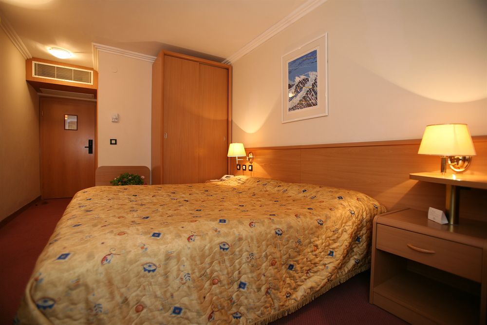 Sunny Baska Hotel By Valamar, Ex Corinthia מראה חיצוני תמונה